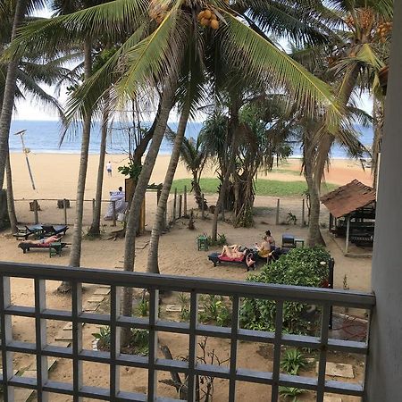 Dephani Beach Hotel Negombo Eksteriør billede