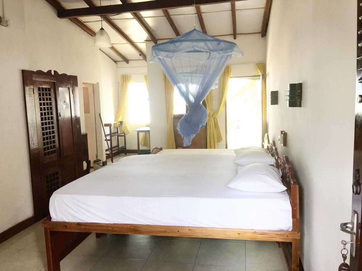Dephani Beach Hotel Negombo Eksteriør billede