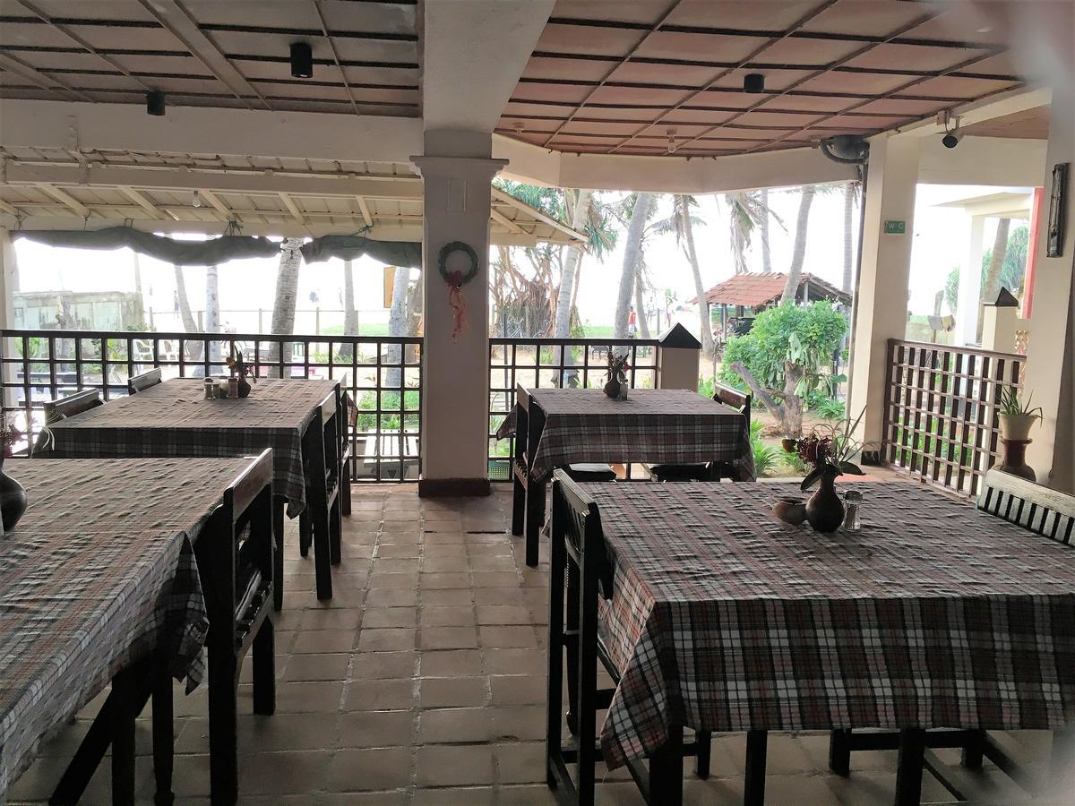 Dephani Beach Hotel Negombo Eksteriør billede