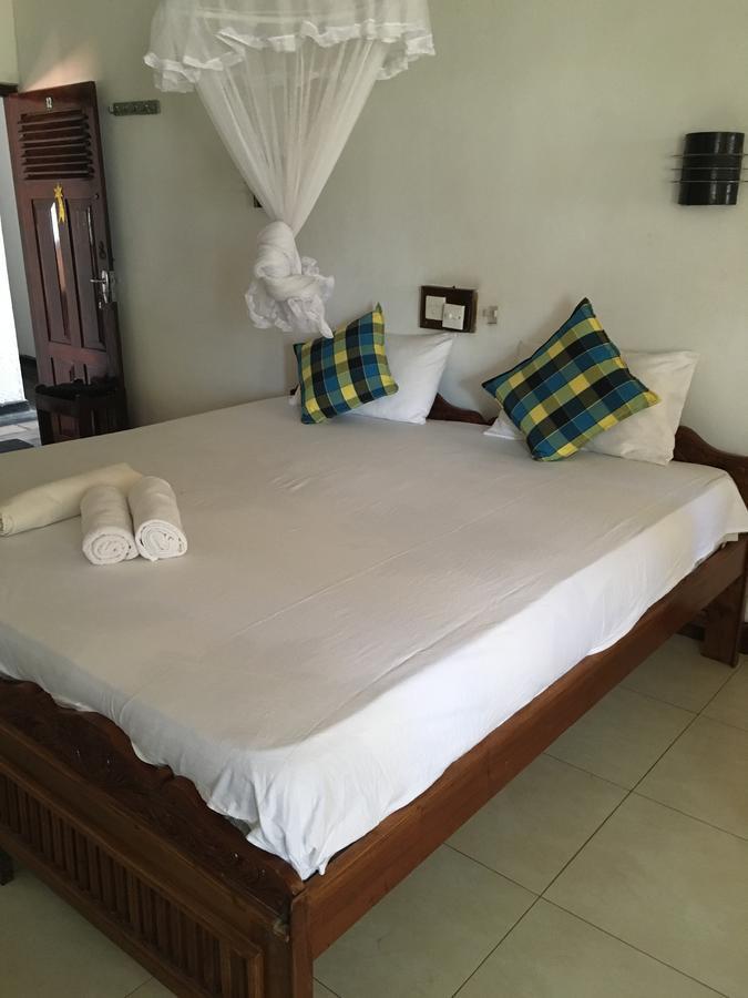 Dephani Beach Hotel Negombo Eksteriør billede