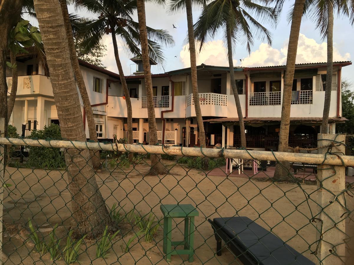 Dephani Beach Hotel Negombo Eksteriør billede